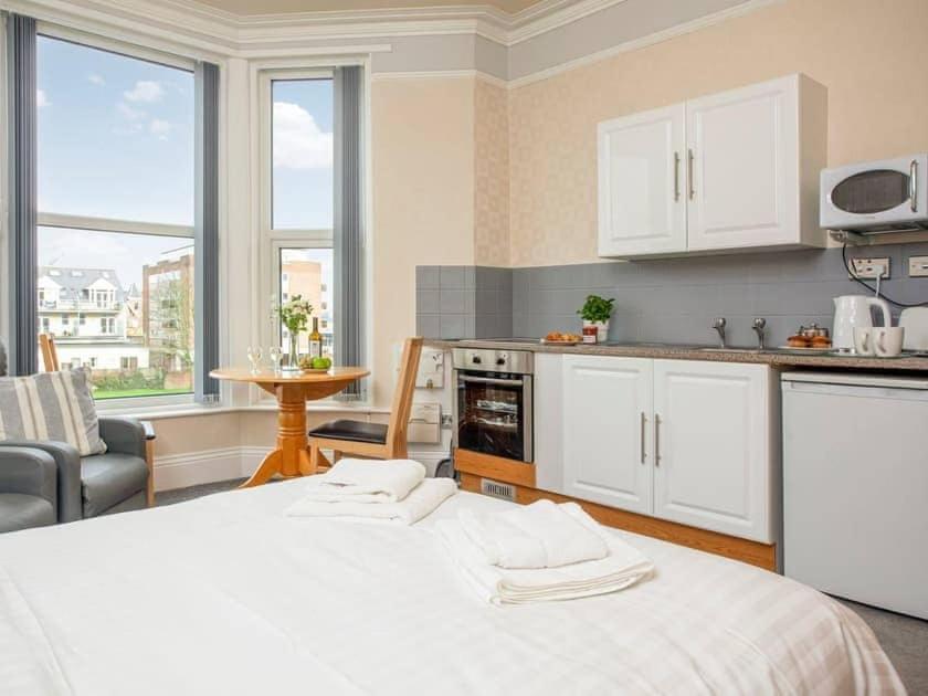 Bedford Holiday Apartments Пейнтън Екстериор снимка