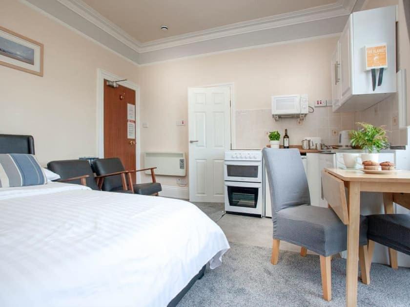 Bedford Holiday Apartments Пейнтън Екстериор снимка