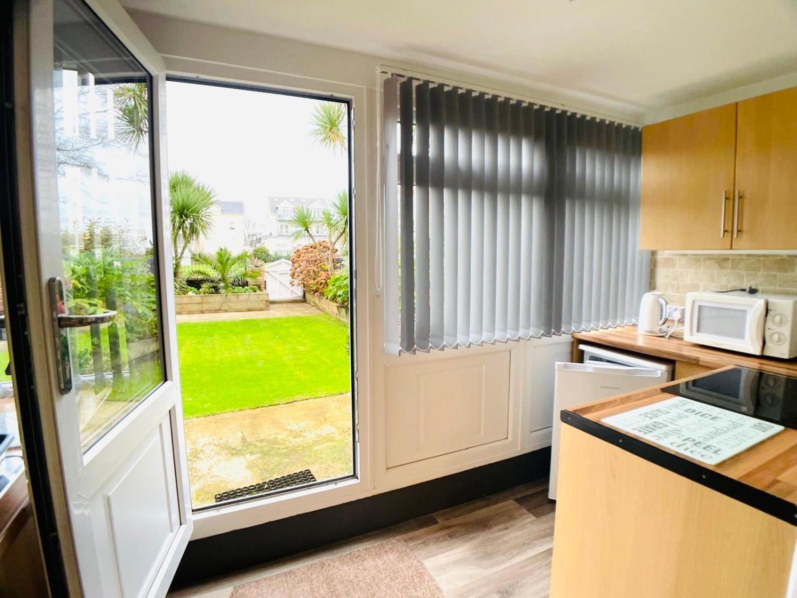 Bedford Holiday Apartments Пейнтън Екстериор снимка