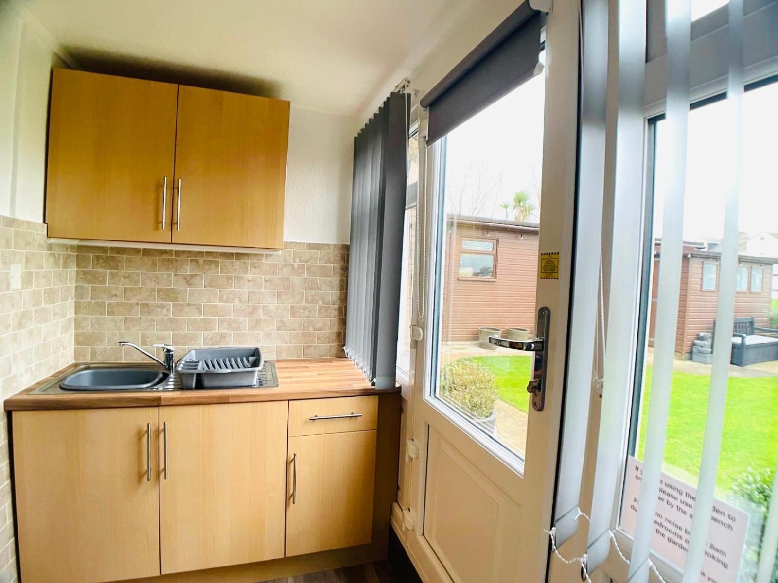 Bedford Holiday Apartments Пейнтън Екстериор снимка