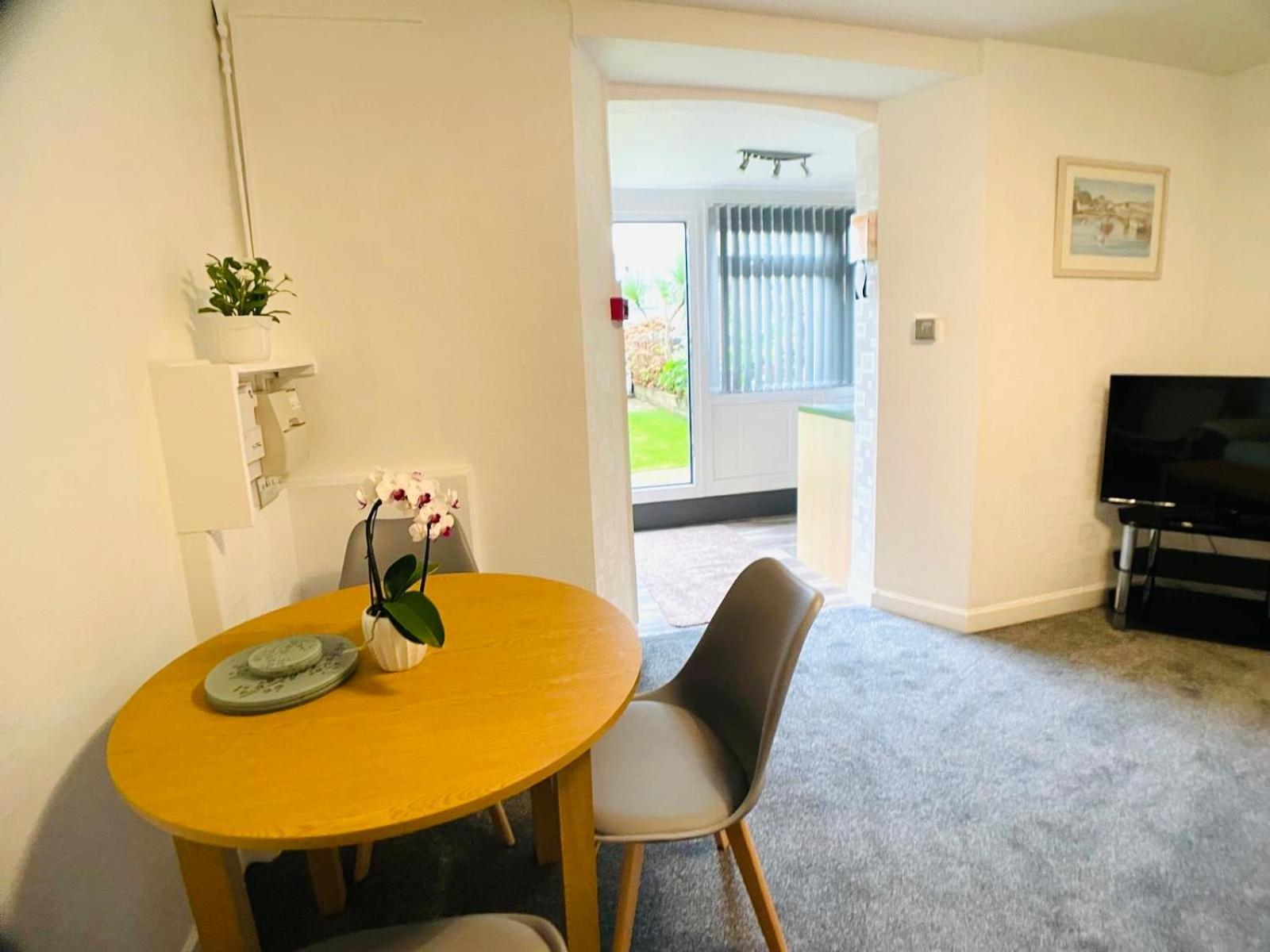 Bedford Holiday Apartments Пейнтън Екстериор снимка